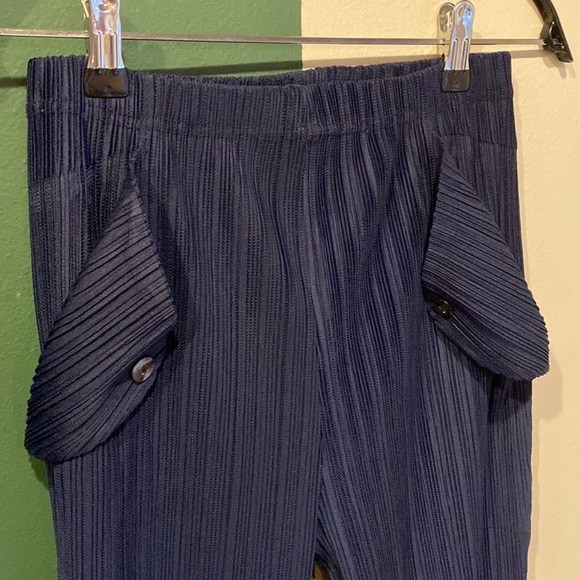 Pleated Flap Pocket Pants - Picture 7 of 8